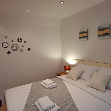 Ap Downtown Apartment โรวีน ภายนอก รูปภาพ