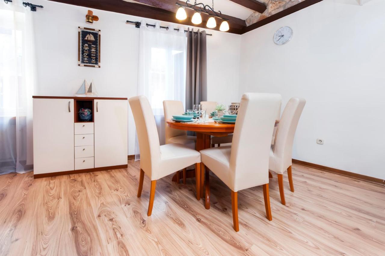 Ap Downtown Apartment โรวีน ภายนอก รูปภาพ