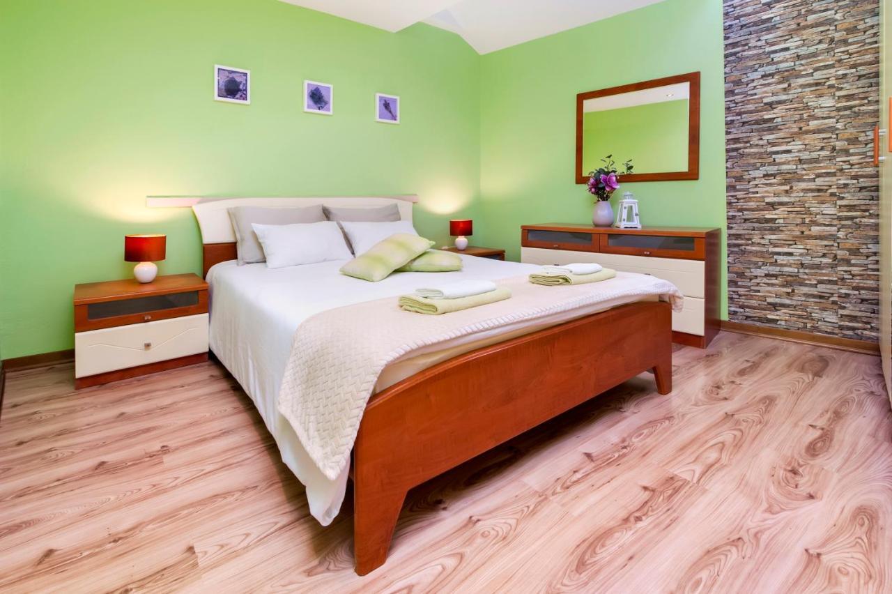 Ap Downtown Apartment โรวีน ภายนอก รูปภาพ