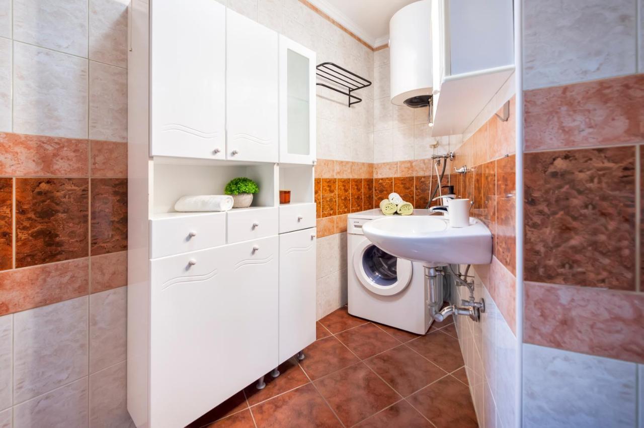 Ap Downtown Apartment โรวีน ภายนอก รูปภาพ