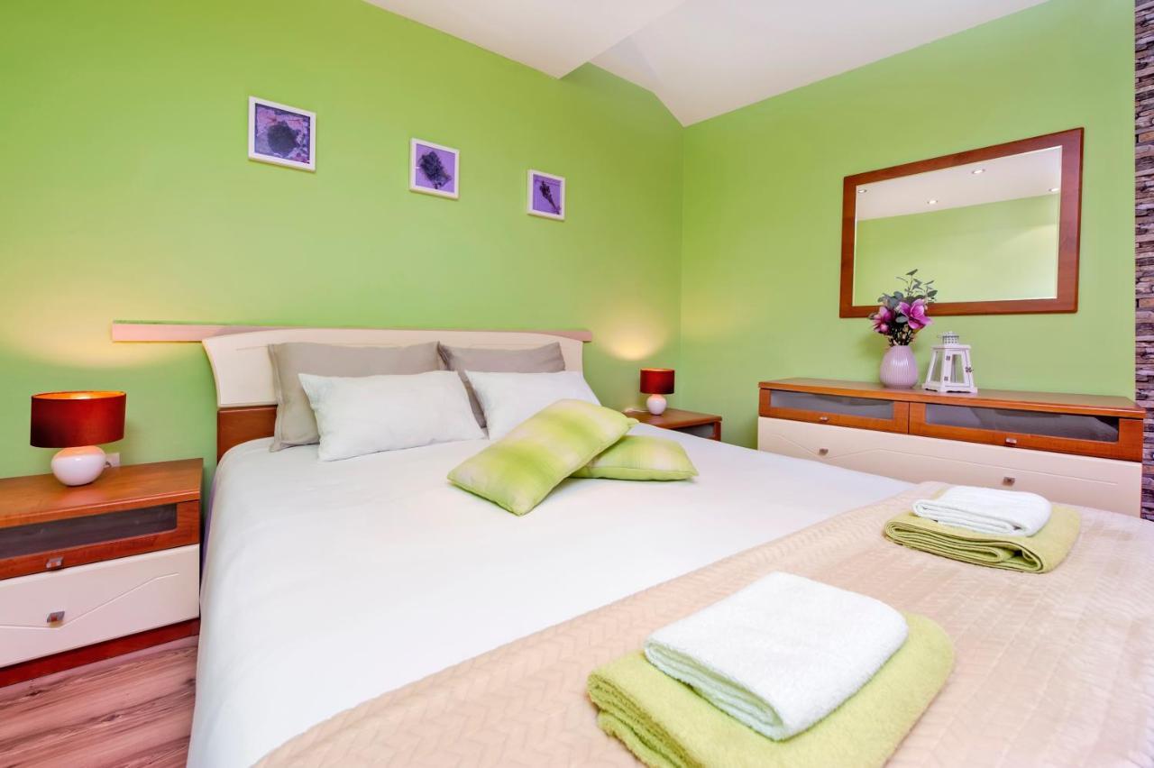 Ap Downtown Apartment โรวีน ภายนอก รูปภาพ