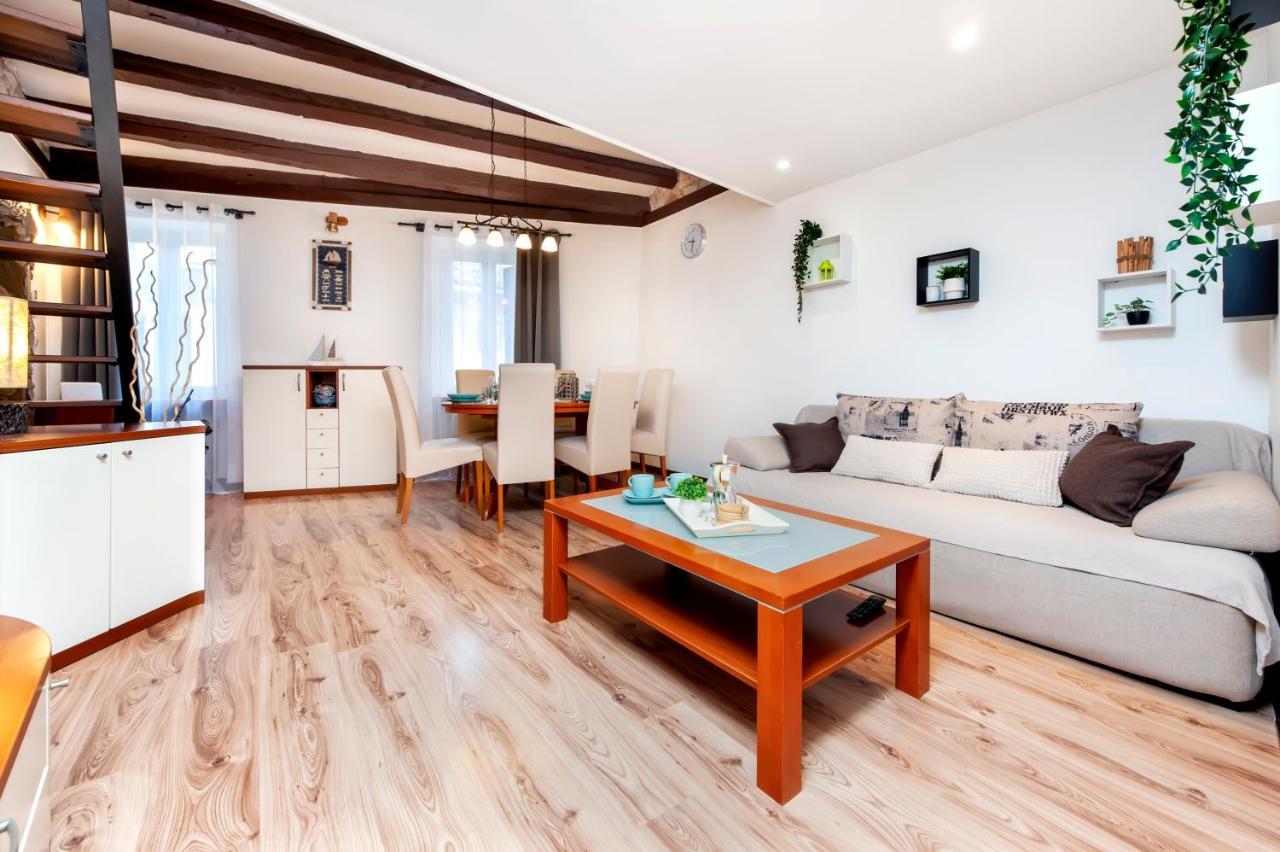 Ap Downtown Apartment โรวีน ภายนอก รูปภาพ
