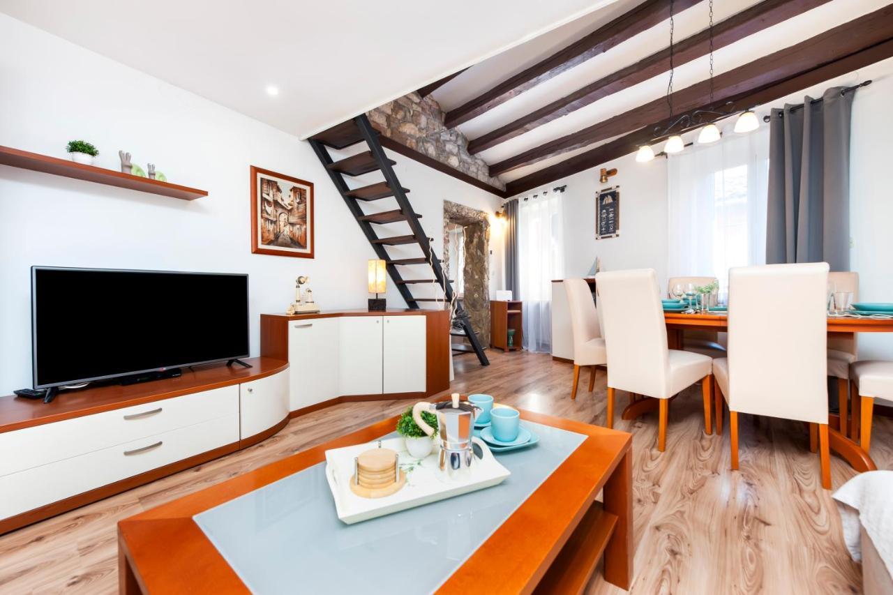 Ap Downtown Apartment โรวีน ภายนอก รูปภาพ